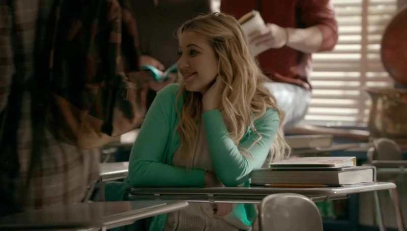 Сэмми Ханратти — биография, личная жизнь, фото, новости, американская актриса, «Дневники вампира», «Шершни» 2025 - 24СМИ - Биография