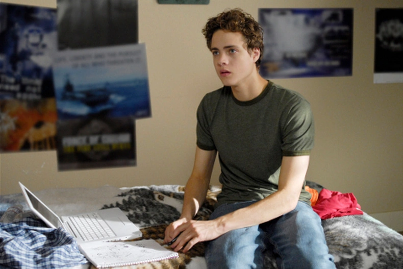 Дуглас Смит — биография, личная жизнь, фото, новости, американский актер, фильмография, музыка, девушка 2025 - 24СМИ - Биография