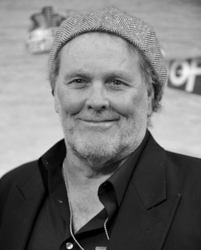 Уингз Хаузер — биография, личная жизнь, фото, причина смерти, американский актер, музыкант, Коул Хаузер 2025 - 24СМИ - Биография