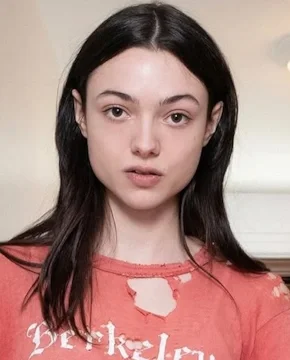 Лили Макинерни — биография, личная жизнь, фото, новости, американская актриса, фильмография, «Здравствуй, грусть» 2025 - 24СМИ - Биография