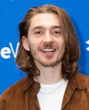 Остин Абрамс — биография, личная жизнь, фото, новости, американский актер, фильмография, «Ходячие мертвецы» 2025 - 24СМИ - Биография