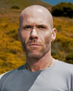 Оливер Тревена — биография, личная жизнь, фото, новости, американский актер, фильмография, продюсер, «Рыжая Соня» 2025 - 24СМИ - Биография