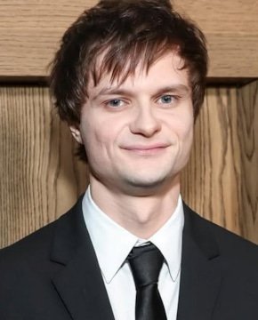 Чарли Тахэн — биография, личная жизнь, фото, новости, американский актер, фильмография, «Ведьмина доска» 2025 - 24СМИ - Биография