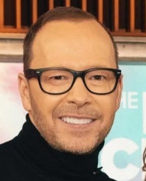 Донни Уолберг — биография, личная жизнь, фото, новости, актер, брат Марка Уолберга, в молодости 2025 - 24СМИ - Биография