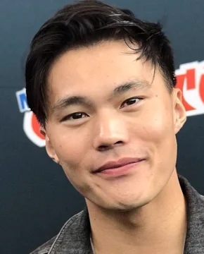 Джон Харлан Ким — биография, личная жизнь, фото, новости, фильмография, «Оно. Первое пришествие» 2025 - 24СМИ - Биография