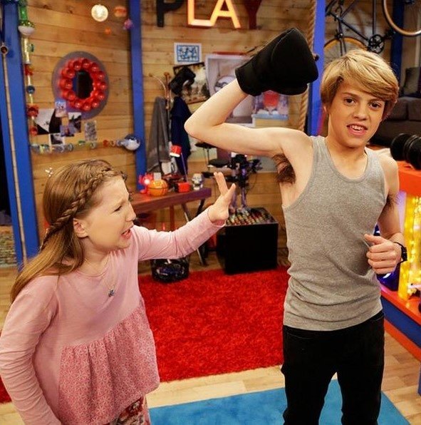 Элла Андерсон — биография, личная жизнь, фото, новости, актриса, Джеймс Норман, песни, возраст 2026 - 24СМИ - Биография