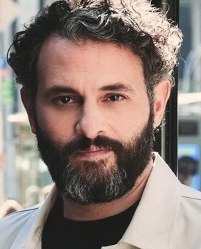 Ариан Моайед — биография, личная жизнь, фото, новости, ирано-американский актер, режиссер, фильмография 2026 - 24СМИ - Биография