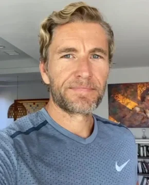 Бретт Такер — биография, личная жизнь, фото, новости, австралийский актер, фильмография, ушел из сериала 2026 - 24СМИ - Биография